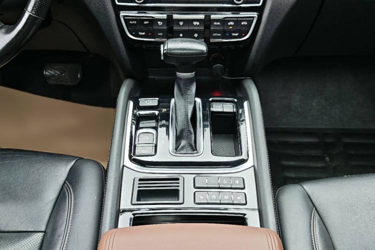 Used GAC Trumpchi GS7 2017 320T Two-Wheel-Drive Luxury Smart Connectivity Model Gear Lever
