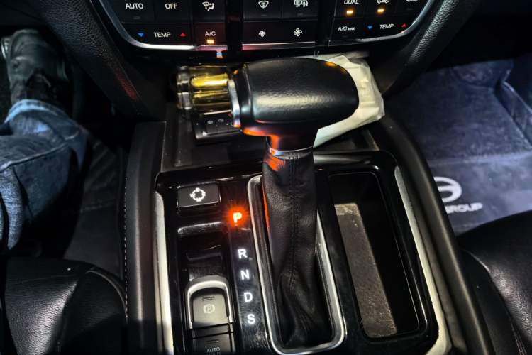 Used GAC Trumpchi GS7 2017 280T Two-Wheel Drive Luxury Model Gear Lever