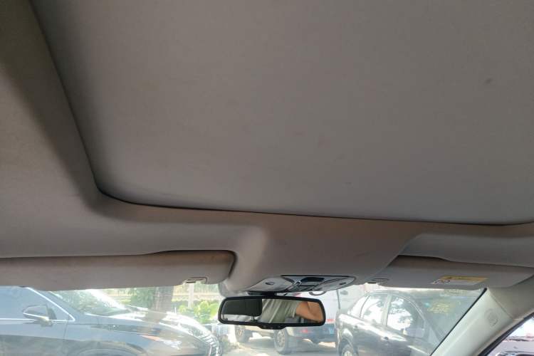 Used GAC Trumpchi GS7 2017 320T Two-Wheel-Drive Luxury Smart Connectivity Model Headliner