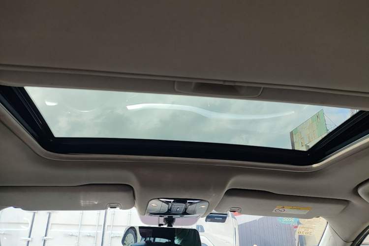 Used GAC Trumpchi GS7 2017 280T Two-Wheel Drive Luxury Model Headliner
