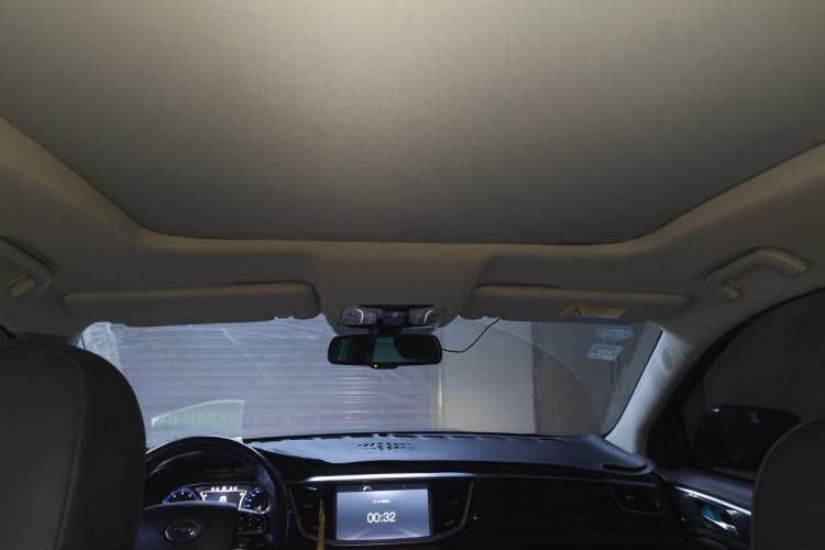 Used GAC Trumpchi GS7 2017 320T Two-Wheel-Drive Luxury Smart Connectivity Model Headliner