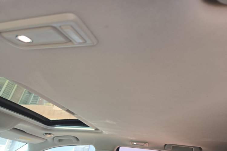 Used GAC Trumpchi GS7 2017 280T Two-Wheel Drive Luxury Model Headliner