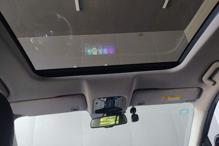 Used GAC Trumpchi GS7 2017 320T Two-Wheel-Drive Luxury Smart Connectivity Model Headliner