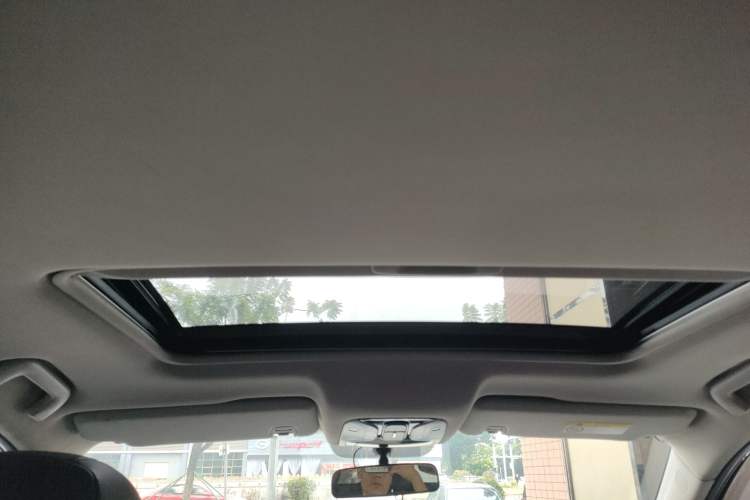 Used GAC Trumpchi GS7 2017 280T Two-Wheel Drive Luxury Model Headliner