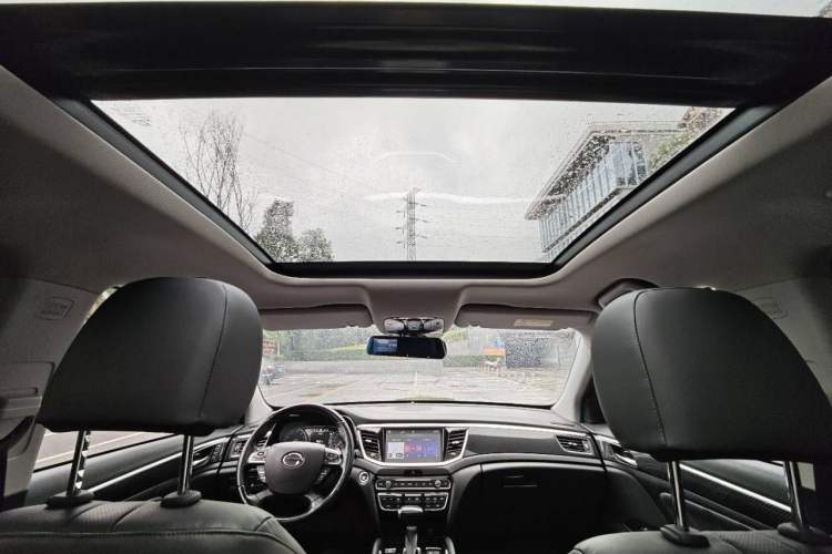Used GAC Trumpchi GS7 2017 320T Two-Wheel-Drive Luxury Smart Connectivity Model Headliner