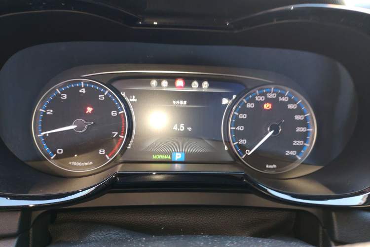 Used GAC Trumpchi GS7 2017 320T Two-Wheel-Drive Luxury Smart Connectivity Model Instrument Cluster