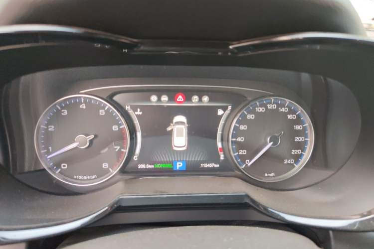 Used GAC Trumpchi GS7 2017 320T Two-Wheel-Drive Luxury Smart Connectivity Model Instrument Cluster