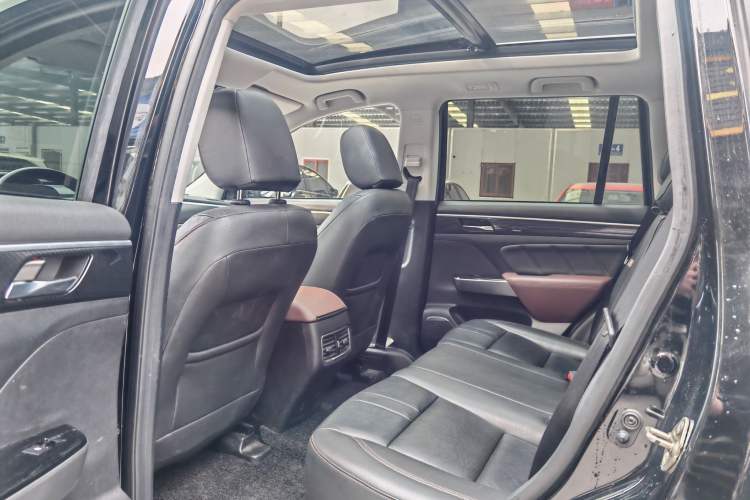 Used GAC Trumpchi GS7 2017 320T Two-Wheel-Drive Luxury Smart Connectivity Model Interior 2