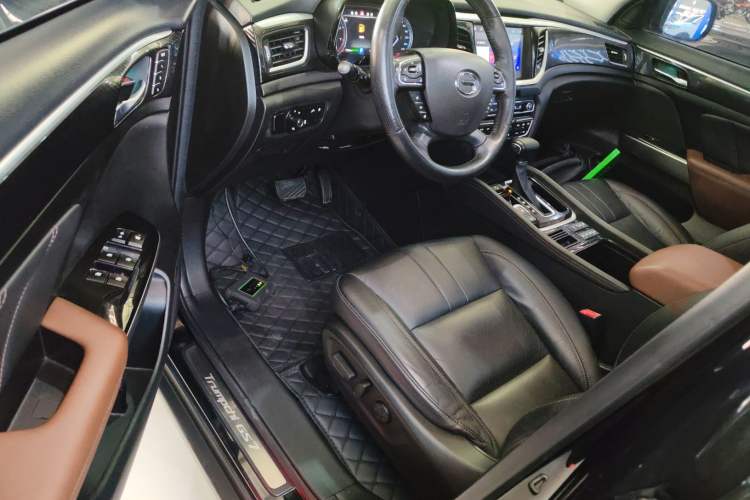 Used GAC Trumpchi GS7 2017 320T Two-Wheel-Drive Luxury Smart Connectivity Model Interior 3