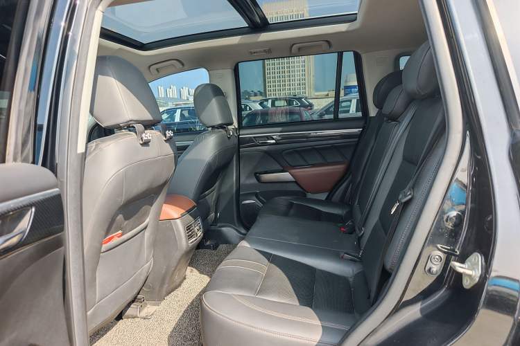 Used GAC Trumpchi GS7 2017 320T Two-Wheel-Drive Luxury Smart Connectivity Model Interior 3