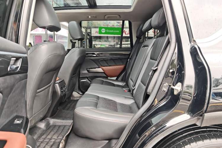 Used GAC Trumpchi GS7 2017 320T Two-Wheel-Drive Luxury Smart Connectivity Model Interior 3