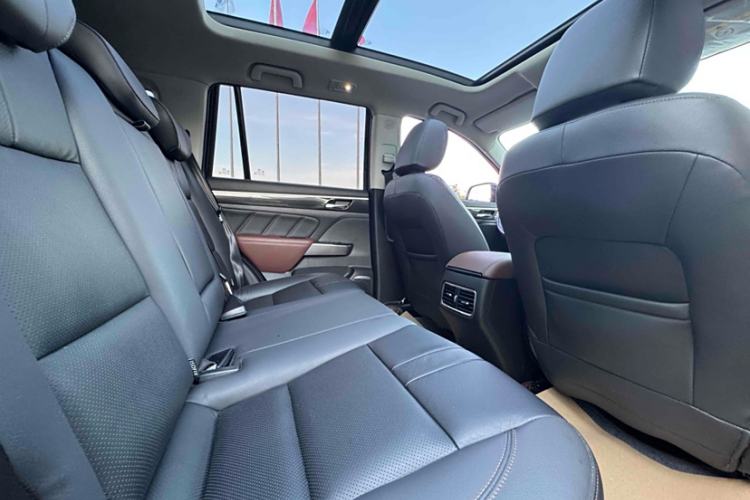 Used GAC Trumpchi GS7 2017 320T Two-Wheel-Drive Luxury Smart Connectivity Model Interior 4