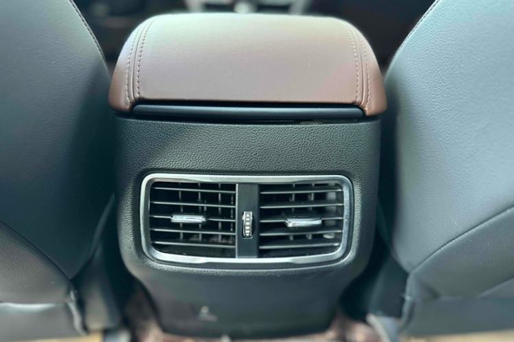 Used GAC Trumpchi GS7 2017 320T Two-Wheel-Drive Luxury Smart Connectivity Model Interior 5