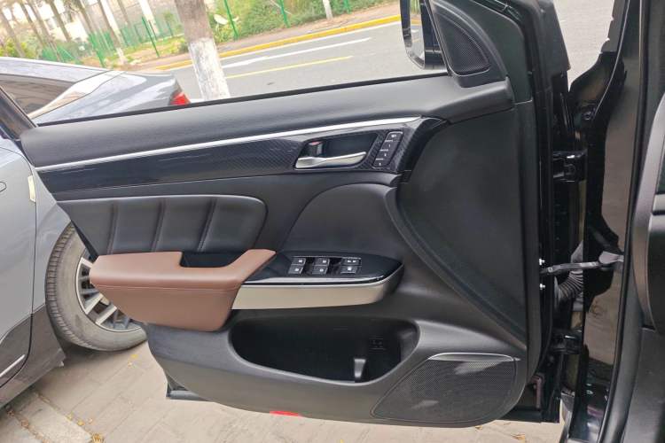 Used GAC Trumpchi GS7 2017 320T Four-Wheel Drive Luxury Smart Connectivity Model Interior 7