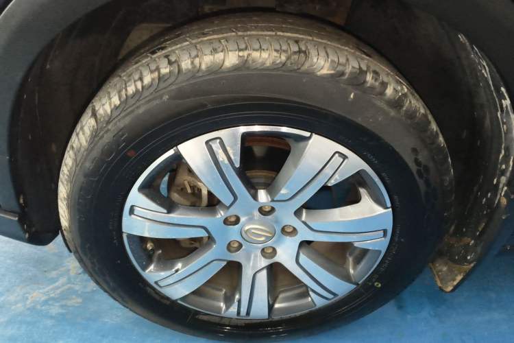 Used GAC Trumpchi GS7 2017 320T Two-Wheel-Drive Luxury Smart Connectivity Model Left Front Wheel Hub