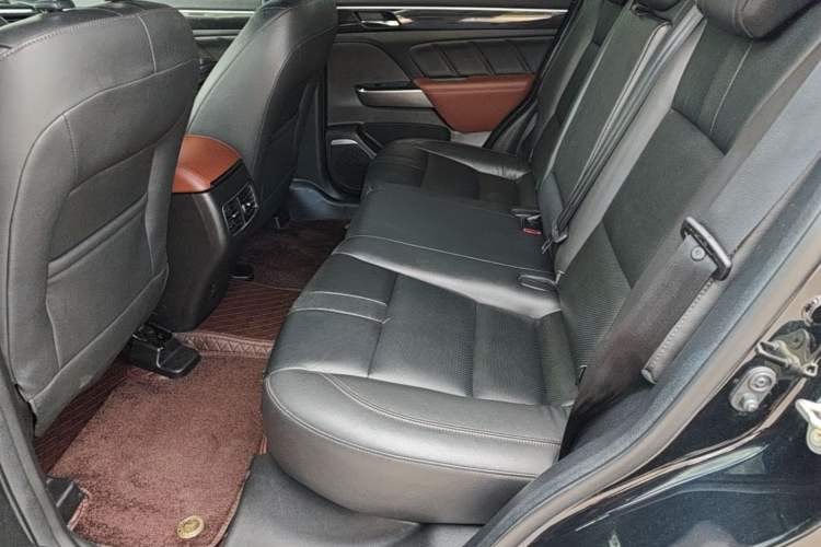 Used GAC Trumpchi GS7 2017 320T Two-Wheel-Drive Luxury Smart Connectivity Model Left Rear Seat