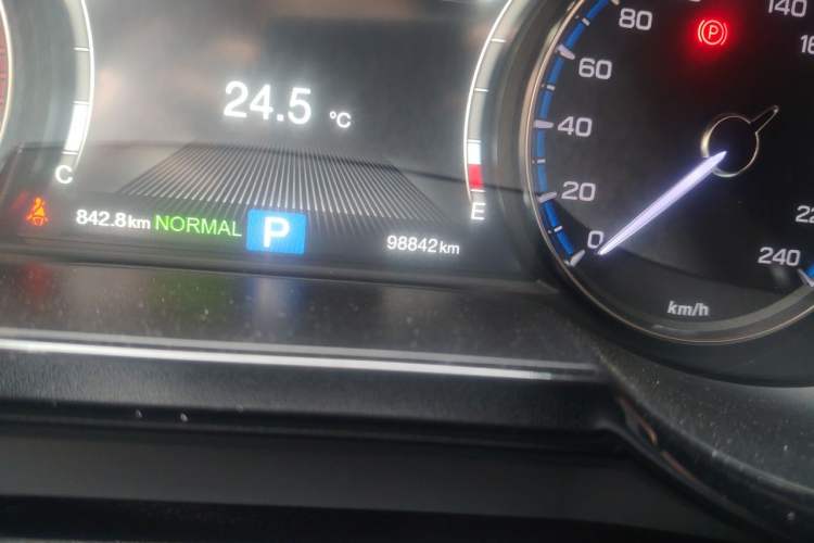 Used GAC Trumpchi GS7 2017 320T Two-Wheel-Drive Luxury Smart Connectivity Model Odometer Close Up