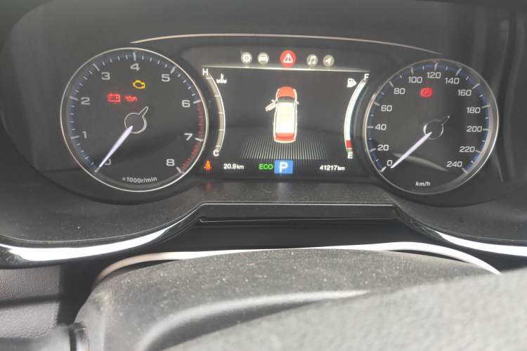Used GAC Trumpchi GS7 2017 320T Two-Wheel-Drive Luxury Smart Connectivity Model Odometer Close Up