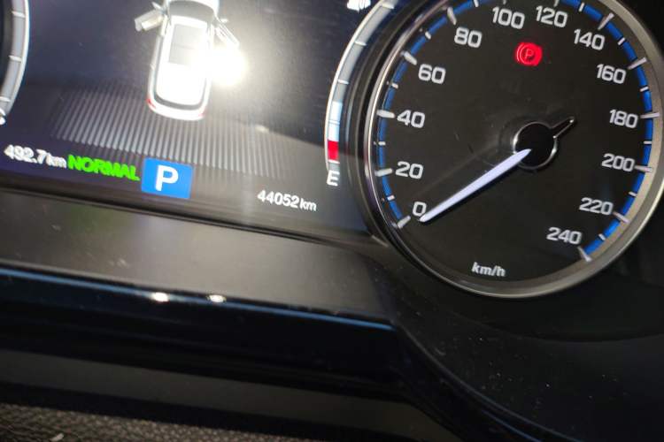 Used GAC Trumpchi GS7 2017 320T Two-Wheel-Drive Luxury Smart Connectivity Model Odometer Close Up