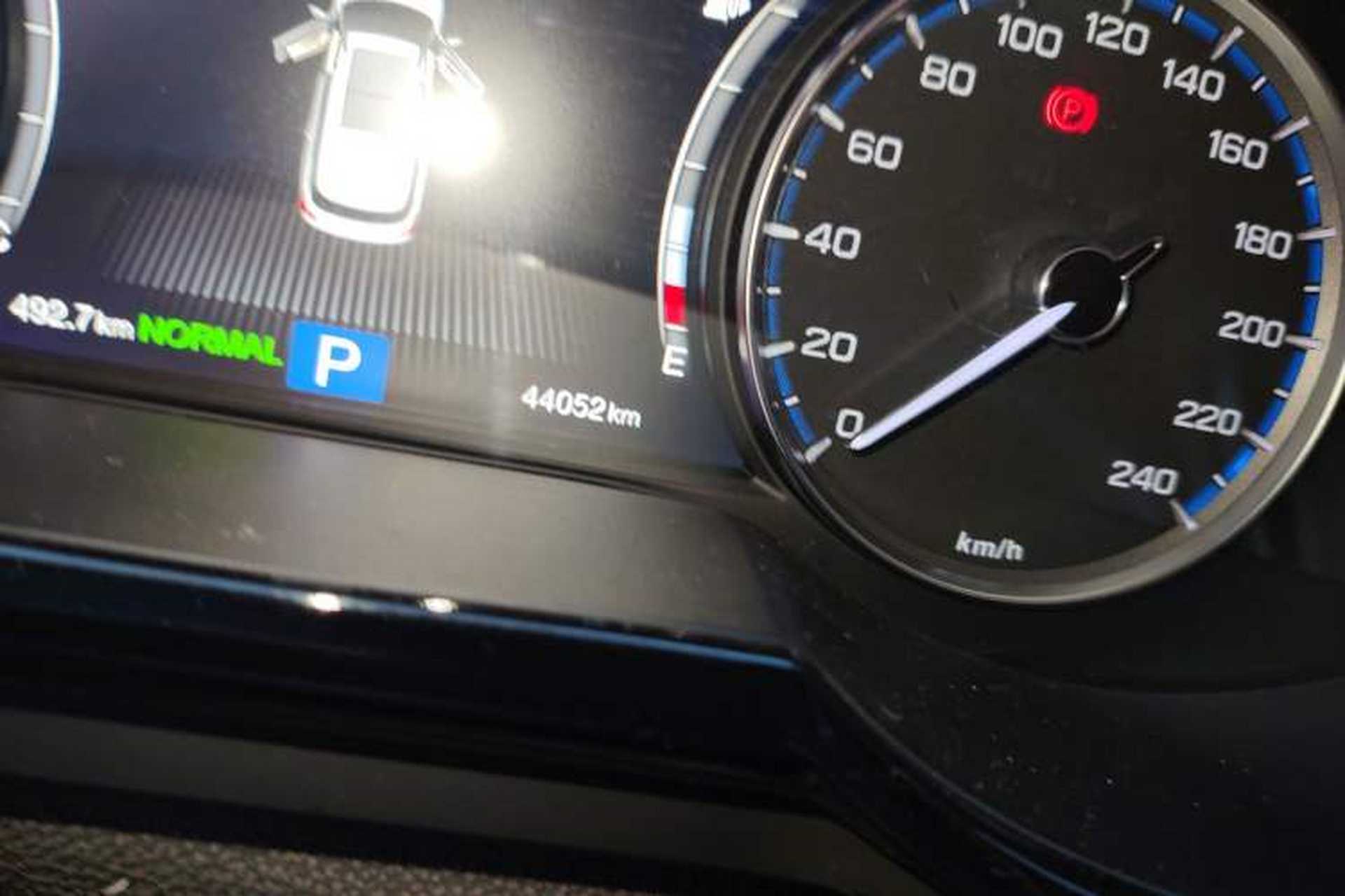 Used GAC Trumpchi GS7 2017 320T Two-Wheel-Drive Luxury Smart Connectivity Model Odometer Close Up