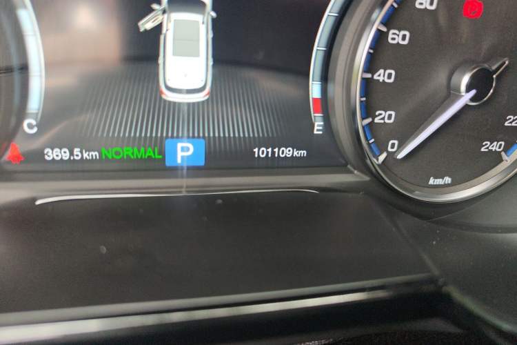 Used GAC Trumpchi GS7 2017 320T Two-Wheel-Drive Luxury Smart Connectivity Model Odometer Close Up