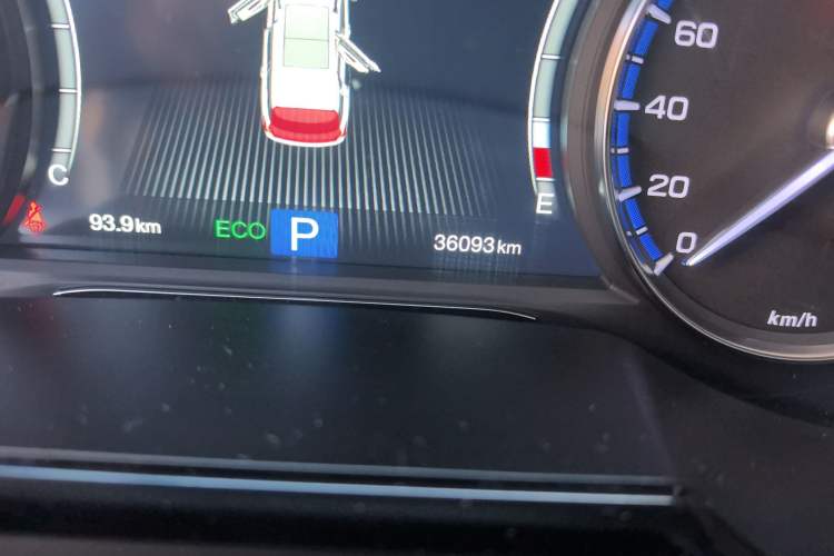 Used GAC Trumpchi GS7 2017 320T Two-Wheel-Drive Luxury Smart Connectivity Model Odometer Close Up