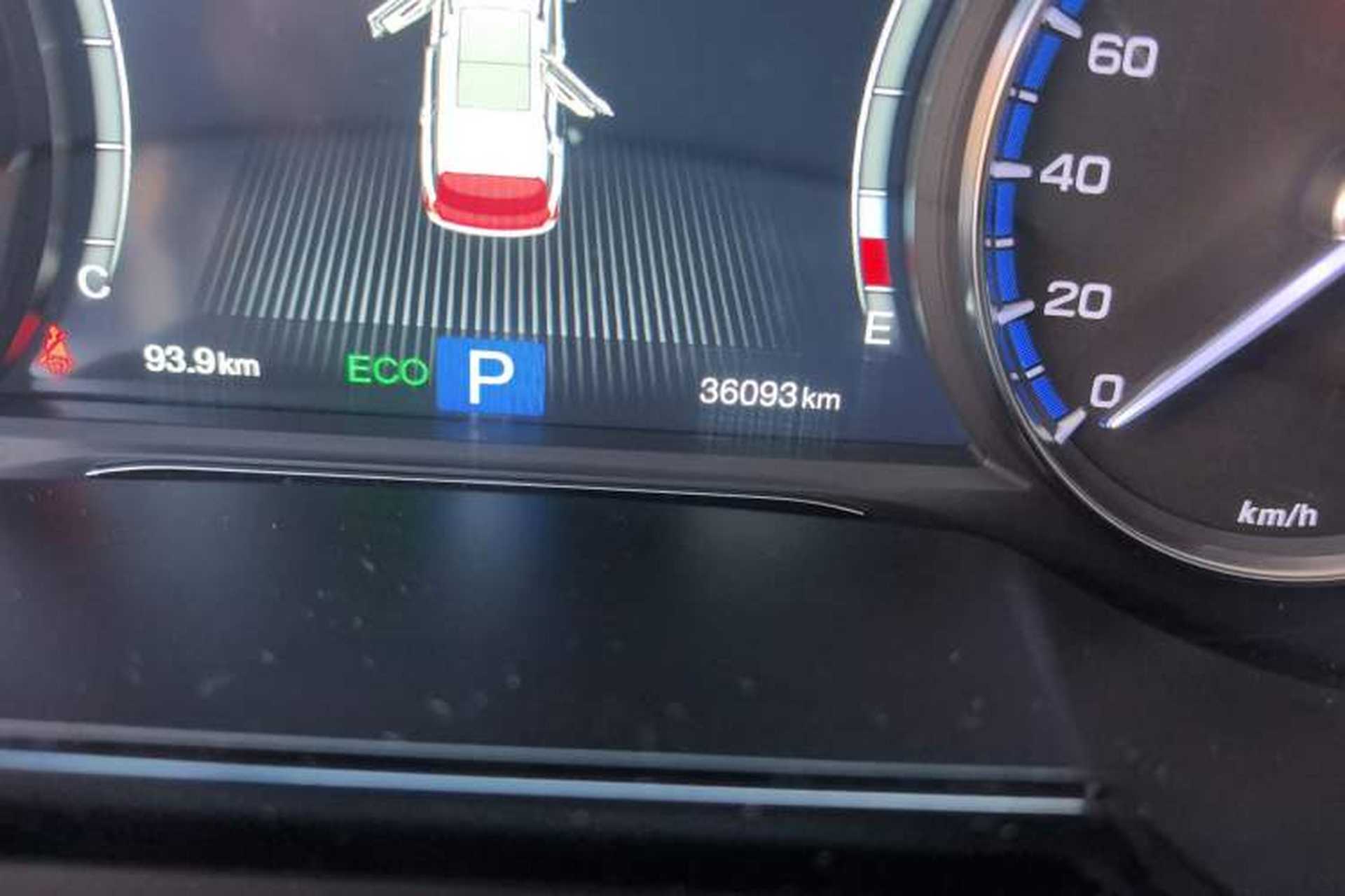 Used GAC Trumpchi GS7 2017 320T Two-Wheel-Drive Luxury Smart Connectivity Model Odometer Close Up