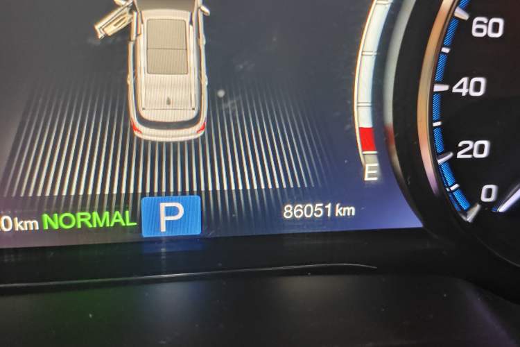 Used GAC Trumpchi GS7 2017 320T Two-Wheel-Drive Luxury Smart Connectivity Model Odometer Close Up