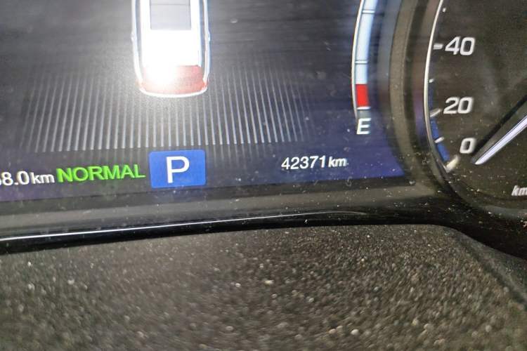 Used GAC Trumpchi GS7 2017 320T Two-Wheel-Drive Luxury Smart Connectivity Model Odometer Close Up