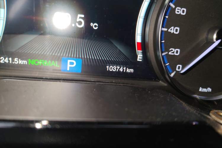 Used GAC Trumpchi GS7 2017 320T Two-Wheel-Drive Luxury Smart Connectivity Model Odometer Close Up