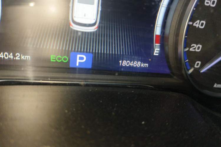 Used GAC Trumpchi GS7 2017 320T Two-Wheel-Drive Luxury Smart Connectivity Model Odometer Close Up