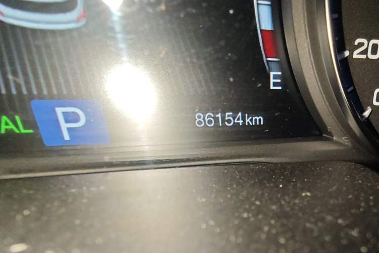 Used GAC Trumpchi GS7 2017 320T Two-Wheel-Drive Luxury Smart Connectivity Model Odometer Close Up