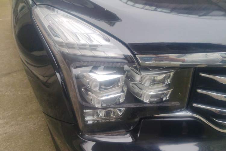 Used GAC Trumpchi GS7 2017 320T Two-Wheel-Drive Luxury Smart Connectivity Model Right Front Headlight
