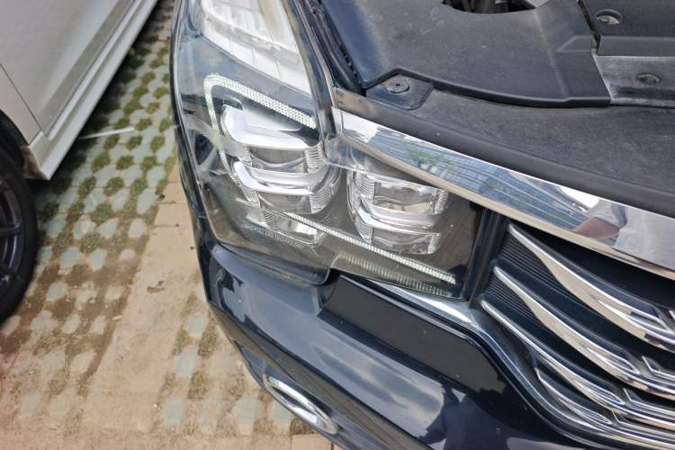 Used GAC Trumpchi GS7 2017 320T Two-Wheel-Drive Luxury Smart Connectivity Model Right Front Headlight