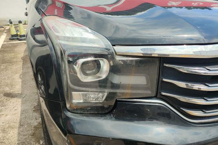 Used GAC Trumpchi GS7 2017 280T Two-Wheel Drive Luxury Model Right Front Headlight