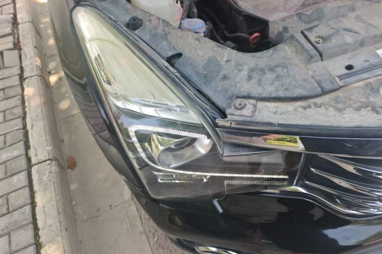 Used GAC Trumpchi GS7 2017 280T Two-Wheel Drive Luxury Model Right Front Headlight