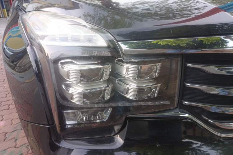 Used GAC Trumpchi GS7 2017 320T Two-Wheel-Drive Luxury Smart Connectivity Model Right Front Headlight