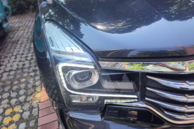 Used GAC Trumpchi GS7 2017 280T Two-Wheel Drive Luxury Model Right Front Headlight