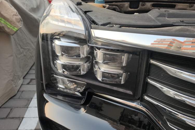 Used GAC Trumpchi GS7 2017 320T Two-Wheel-Drive Luxury Smart Connectivity Model Right Front Headlight