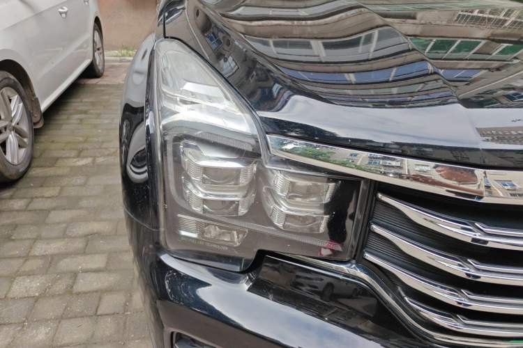 Used GAC Trumpchi GS7 2017 320T Two-Wheel-Drive Luxury Smart Connectivity Model Right Front Headlight