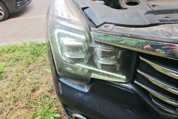 Used GAC Trumpchi GS7 2017 320T Two-Wheel-Drive Luxury Smart Connectivity Model Right Front Headlight