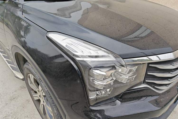 Used GAC Trumpchi GS7 2017 320T Two-Wheel-Drive Luxury Smart Connectivity Model Right Front Headlight