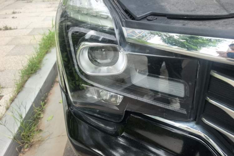 Used GAC Trumpchi GS7 2017 280T Two-Wheel Drive Luxury Model Right Front Headlight