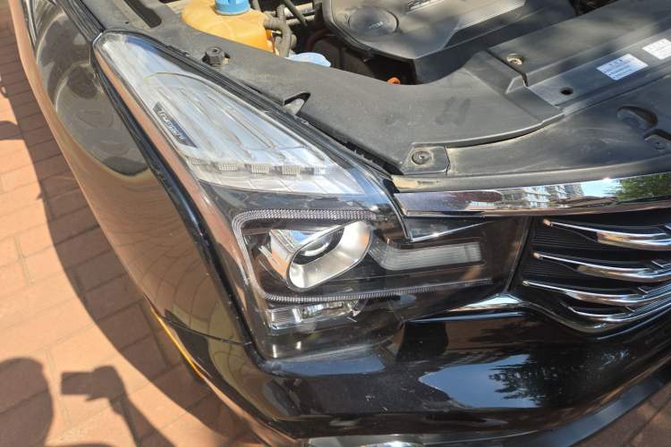 Used GAC Trumpchi GS7 2017 280T Two-Wheel Drive Luxury Model Right Front Headlight