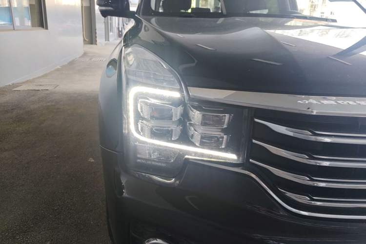 Used GAC Trumpchi GS7 2017 320T Two-Wheel-Drive Luxury Smart Connectivity Model Right Front Headlight