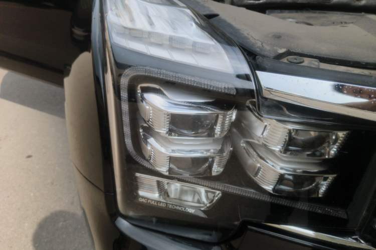 Used GAC Trumpchi GS7 2017 320T Two-Wheel-Drive Luxury Smart Connectivity Model Right Front Headlight