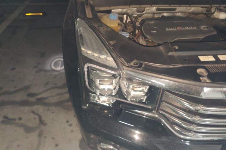 Used GAC Trumpchi GS7 2017 320T Two-Wheel-Drive Luxury Smart Connectivity Model Right Front Headlight