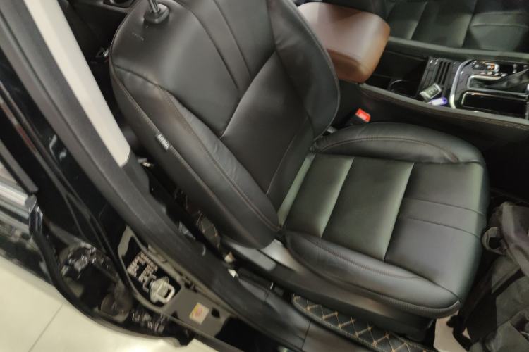 Used GAC Trumpchi GS7 2017 280T Two-Wheel Drive Luxury Model Right Front Seat