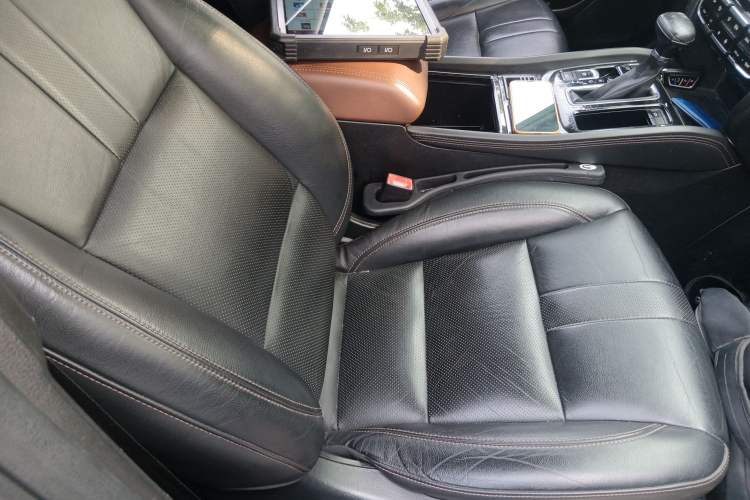 Used GAC Trumpchi GS7 2017 320T Two-Wheel-Drive Luxury Smart Connectivity Model Right Front Seat