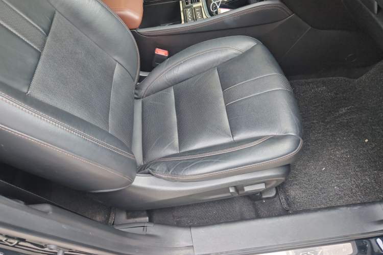 Used GAC Trumpchi GS7 2017 320T Two-Wheel-Drive Luxury Smart Connectivity Model Right Front Seat